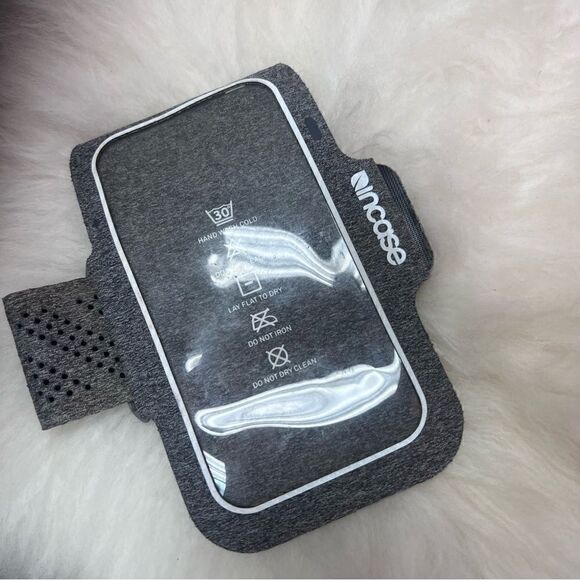 Incase iPhone Running Arm Band - Used a Few Times - Excellent Condition - Picture 3 of 4